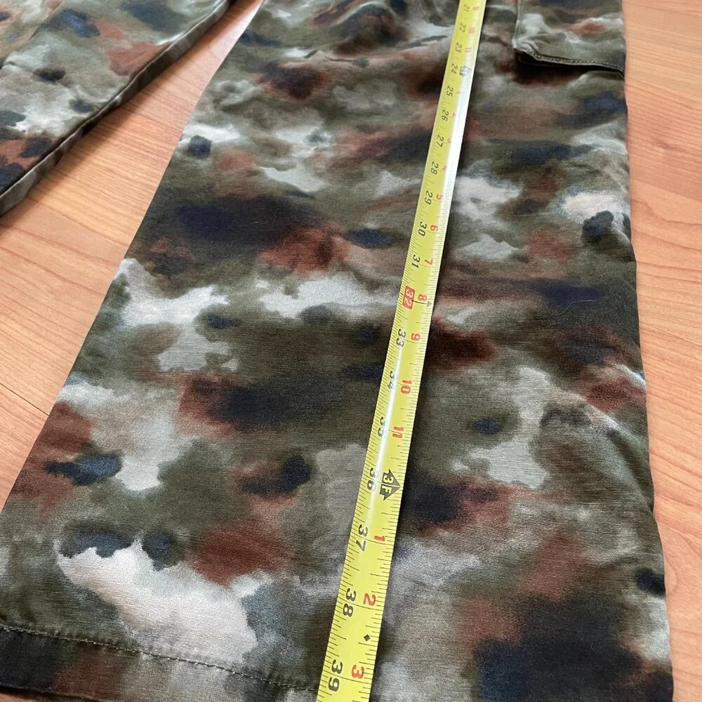 Firm. Levi Strauss / Levi's SIZE 23 X 30 Moss Green Camo Womens Cargo Pants 2023 - Picture 5 of 14